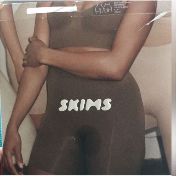 SKIMS Shapewear short ! NEW in box - Picture 5 of 5